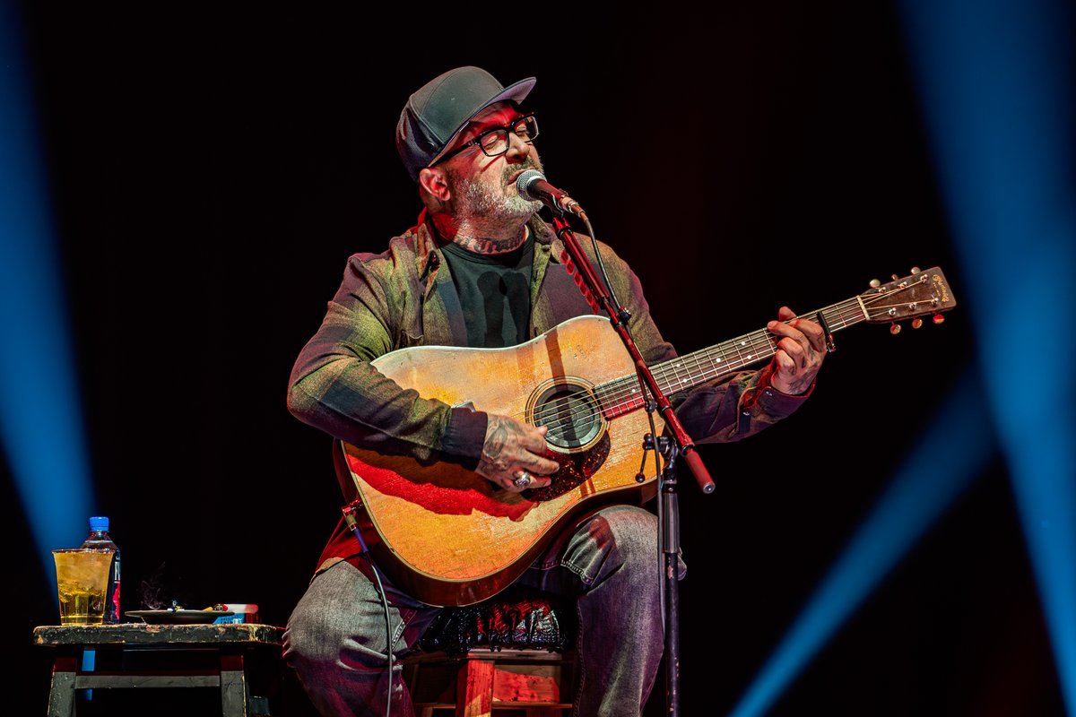 TulsasCasino's tweet photo. 'Am I The Only One' missing @aaronlewismusic today? 🤔 What was your favorite song of the night?
📸 Brendan Steeves Photography
.
.
.
#AaronLewis #RiverSpiritCasinoResort #TulsaOklahoma #Tulsamusicscene #ThingstodoinTulsa #Tulsaconcert #RiverSpiritCasino #countrymusic https://t.co/FXSyYYL94H