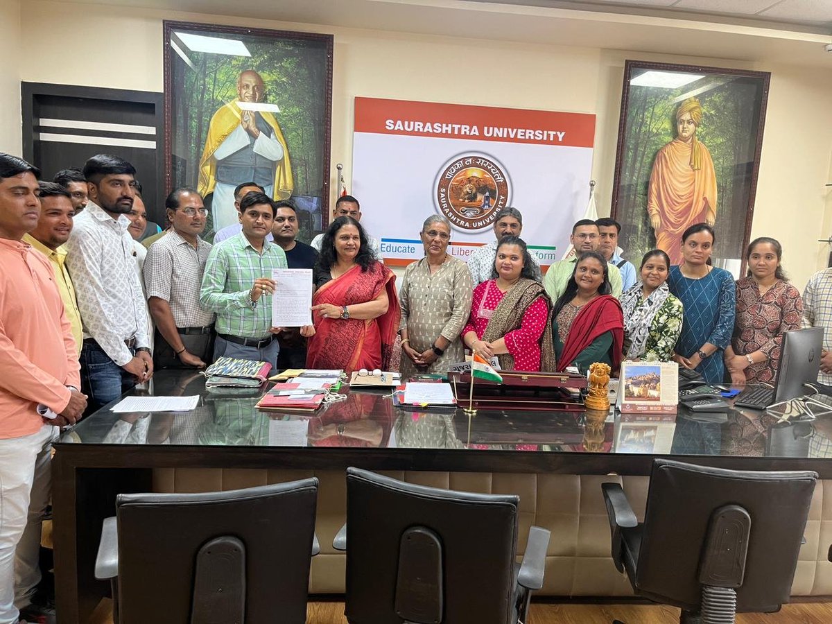 FixpayAdhyapak's tweet photo. અધ્યાપક સહાયકોના ફિક્સ પગારમા વધારો કરવા બાબતે આજે @SauUniOfficial ના કુલપતિશ્રીને આવેદનપત્ર આપવામાં આવ્યું@CMOGuj @Bhupendrapbjp @irushikeshpatel @KanuDesai180 @PMOIndia @prafulpbjp @navgujaratsamay @Divya_Bhaskar @gujratsamachar @timesofindia @sandeshnews @IndianExpress https://t.co/CHCbXWD1sY