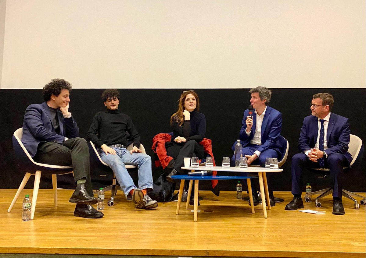 DILCRAH's tweet photo. Très belle projection du film « Le Dernier des Juifs » organisée par la #DJEPVA, en présence de l’équipe du film, devant un public de collégiens et lycéens. Un récit universaliste qui œuvre pour un dialogue intercommunautaire nécessaire, comme l’a souligné @OlivierKlein93. https://t.co/k9fjLk06mK
