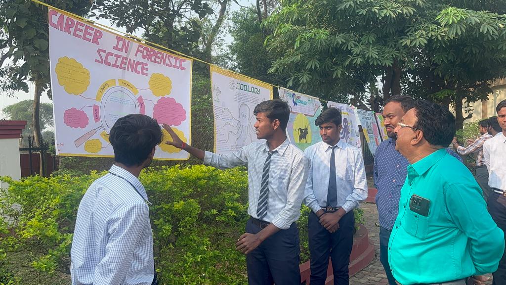 HooghlyJnv's tweet photo. #NationalScienceDay2024 celebrated in @HooghlyJnv 
#CareerFair https://t.co/W77U5fDsEg