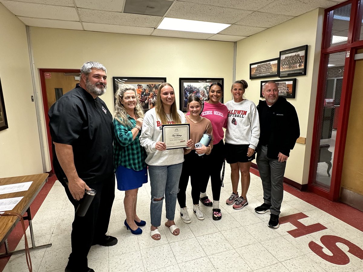 Cali Hartung is off to a hot start on the softball diamond this season; but that success stems from the hard work she puts into the classroom. Because of that, Cali just won 1010 XL’s Scholar Athlete of the Week! Congrats, Cali! 🥎👏