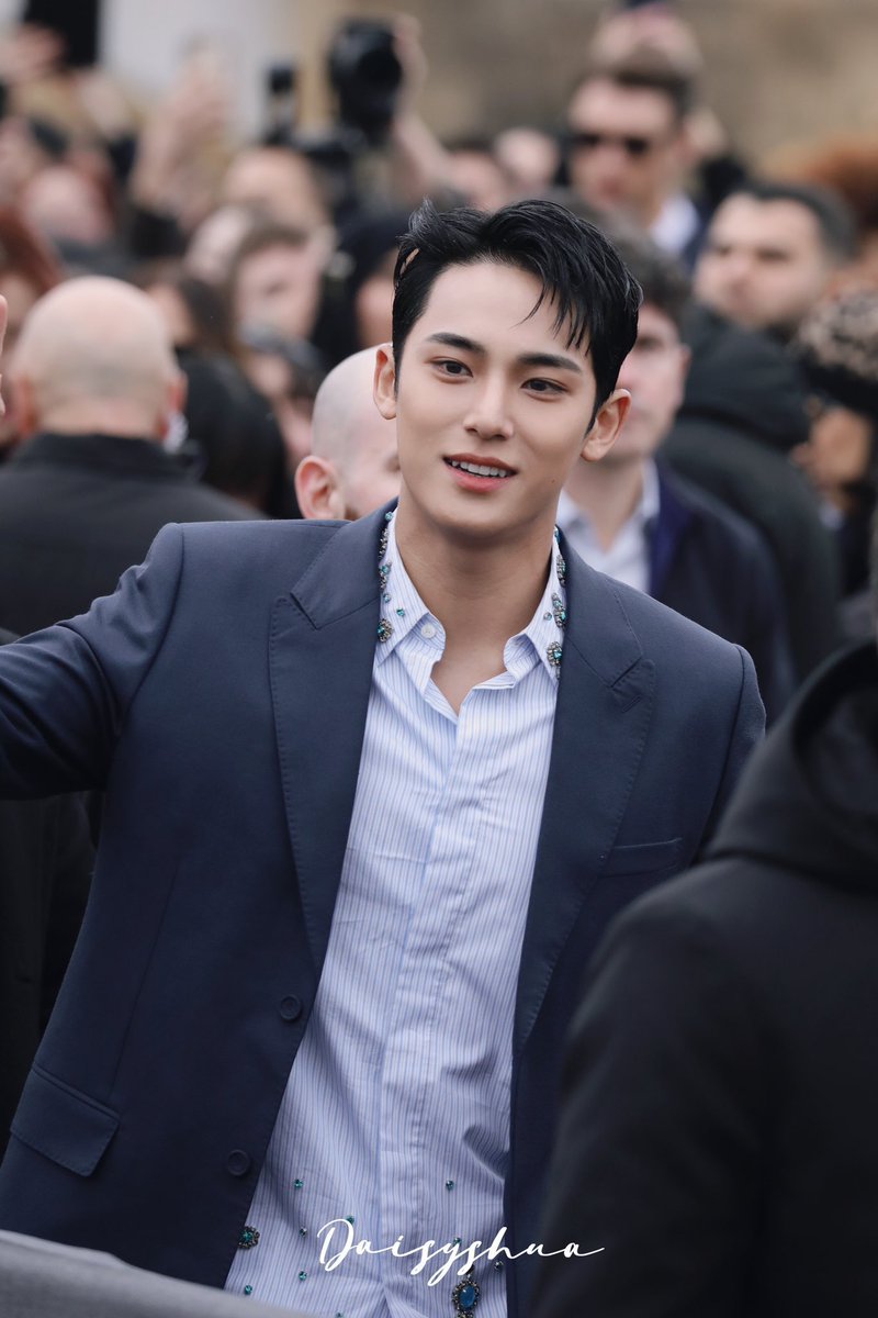 svthamster's tweet photo. MINGYU AT                       DINO AT PARIS
PARIS FASHION              FASHION WEEK
WEEK FOR DIOR:          FOR OFF WHITE: https://t.co/VvBB3RvTB9