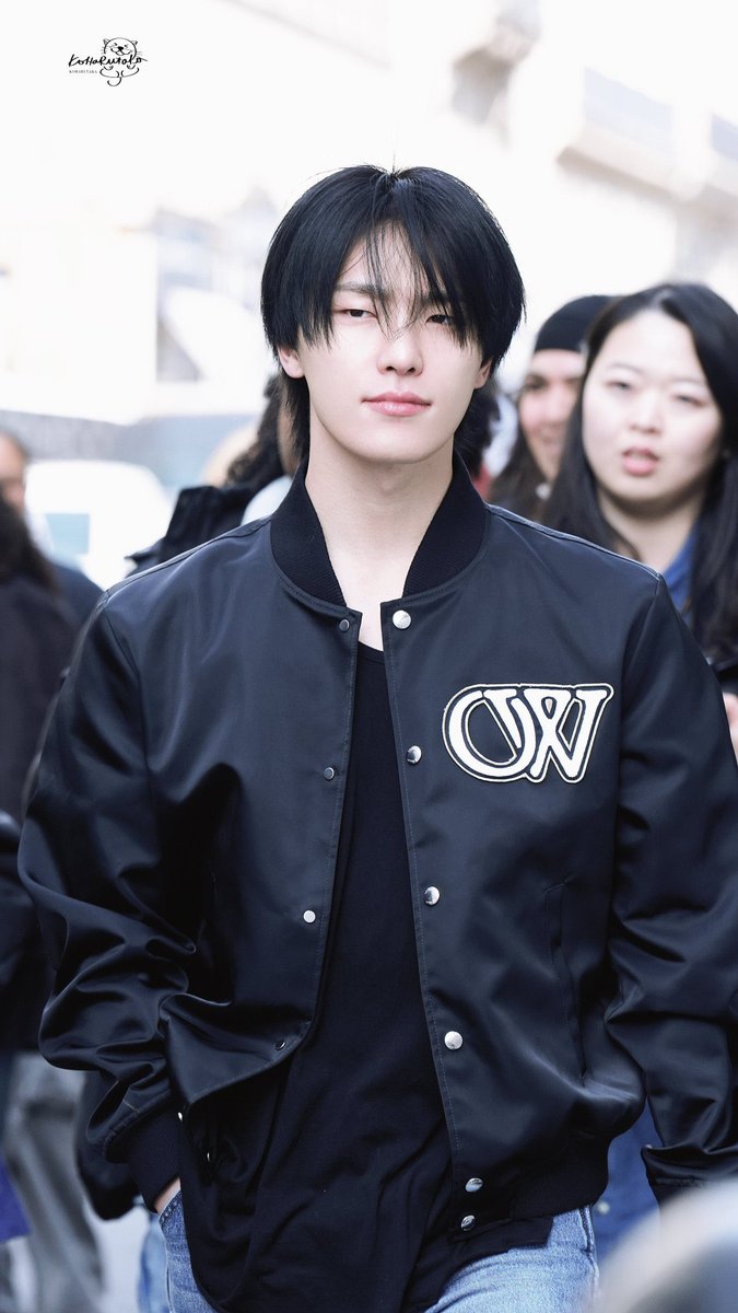 svthamster's tweet photo. MINGYU AT                       DINO AT PARIS
PARIS FASHION              FASHION WEEK
WEEK FOR DIOR:          FOR OFF WHITE: https://t.co/VvBB3RvTB9
