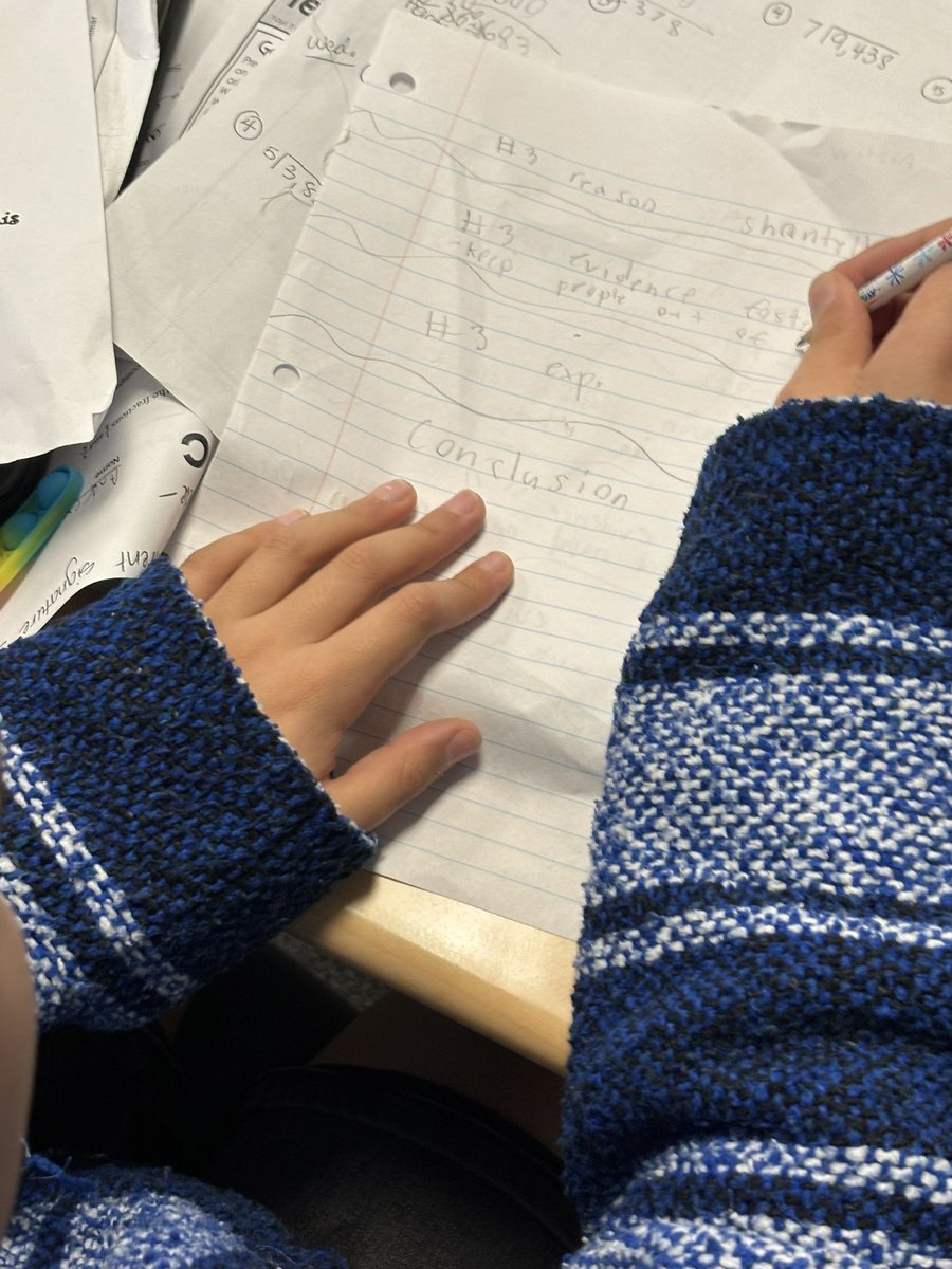 Rigorous writing in 4th grade! Students are learning to create their own graphic organizers to write an opinion essay, citing evidence and elaborating on how it connects to their position. WOW!!!! So impressive!