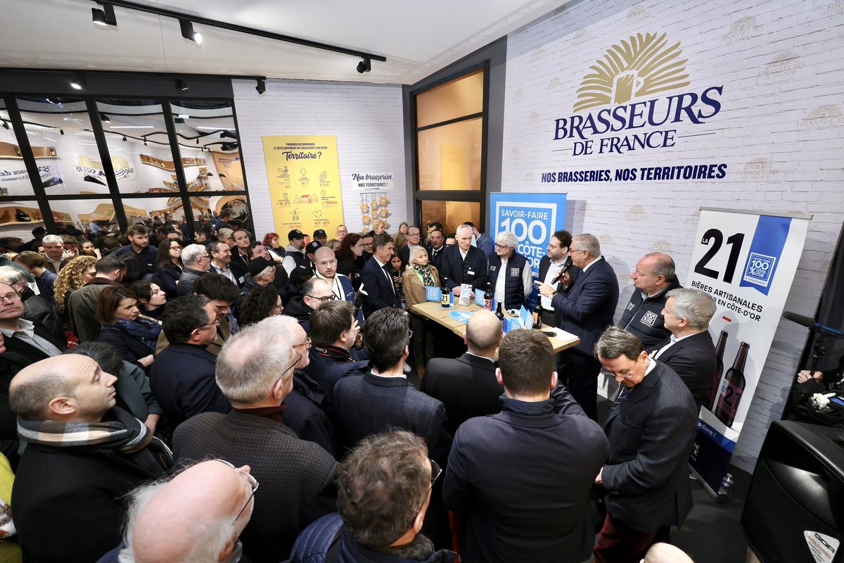BrasseursFrance's tweet photo. #SIA2024 📅 Jour 4

Beaucoup de visites sur le stand de Brasseurs de France en ce 4e jour au Salon International de l'Agriculture.

Merci à tous les acteurs présents sur notre stand qui sont venus échanger sur les enjeux de la #filiere #brassicole https://t.co/gzsHVxX5it