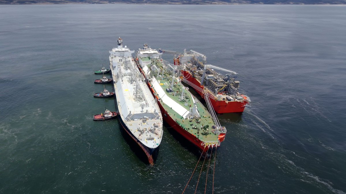 SStapczynski's tweet photo. Congo begins loading its first ever LNG shipment
🇨🇬🚢

🇮🇹 The debut cargo will go to the Italian town of Piombino. Eni is marketing the gas
📆 The project came online in just a year in amid a wider effort to reduce dependence on Russian gas https://t.co/G8MwubJeF1