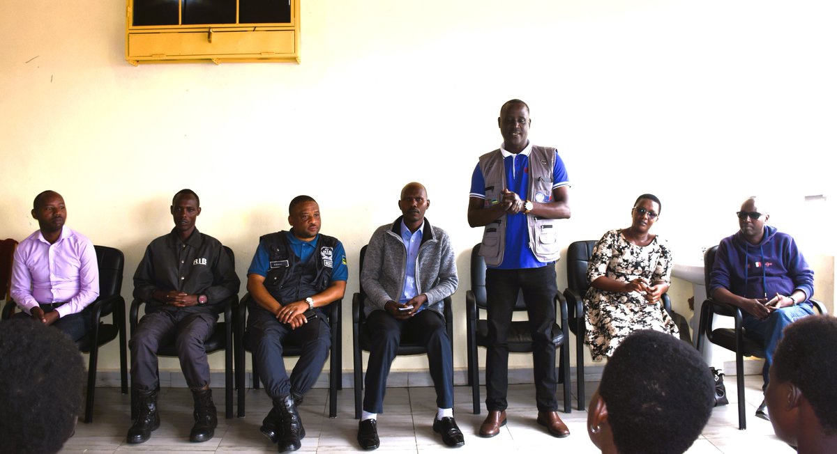 KarongiDistr's tweet photo. Umushinga @CaritasRwanda #Igire-Gimbuka, Akarere ka Karongi, @RIB_Rw , @Rwanda_Justice, abaganga n'izindi nzego barimo guha serivisi abangavu babyaye zo: kubahumuriza, ubujyanama mu isanamitima n'amategeko; kwandikisha abana mu irangamimerere, kubona ubutabera no gupimwa indwara https://t.co/NabUtZpKUF