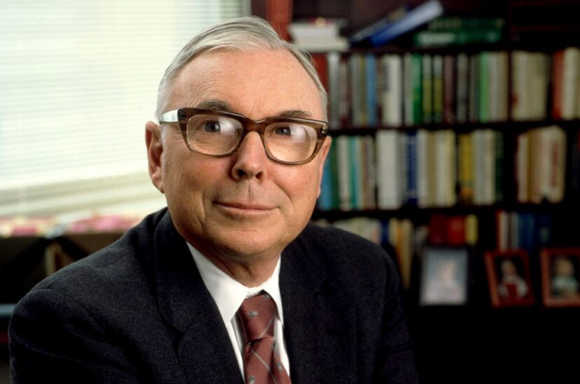 thefernandocz's tweet image. I’m 24. 

I used to be stressed out of my mind and wasted years of my life making the wrong decisions. 

Then I spent 100+ hours studying Charlie Munger’s letters to learn his mental models on decision making.

Here’s what I found: