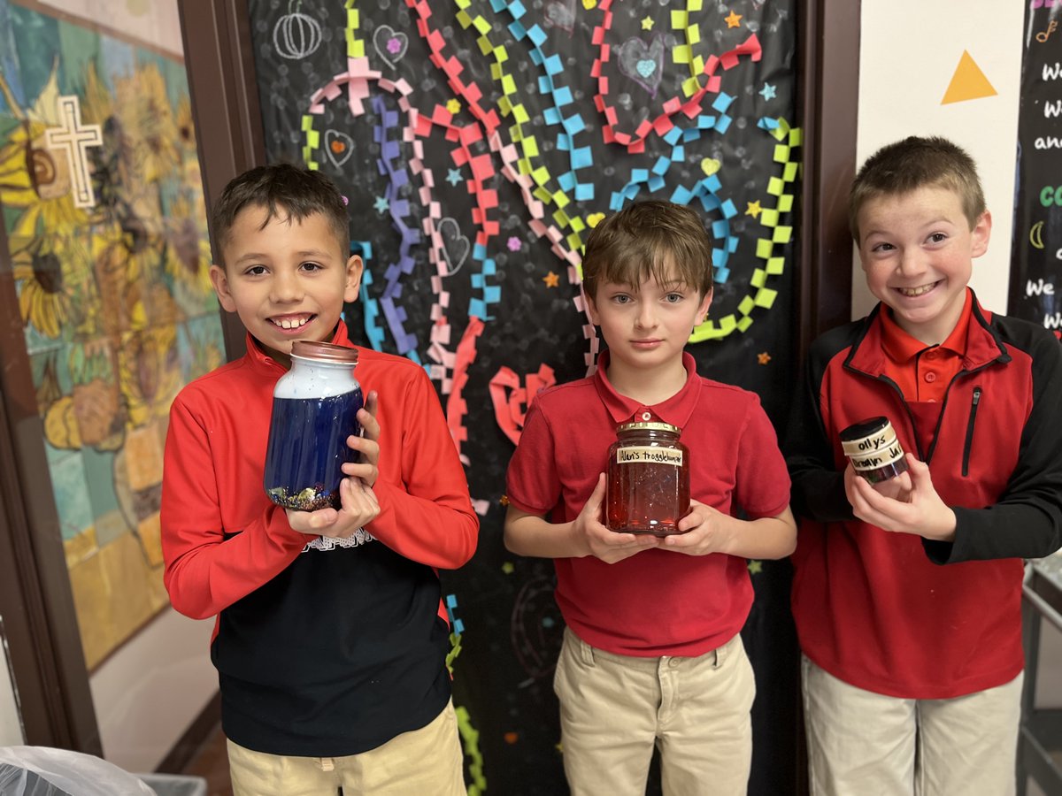 Journey to Dream Country <a href="/NorfolkCatholic/">Norfolk Catholic School</a> #TheBigFriendlyGiant <a href="/hilclaussen/">Hilary Claussen</a> 4th grade created their own Dream jars including many Golden Phizzwizards and a Trogglehumper or two #OneSchoolOneBook