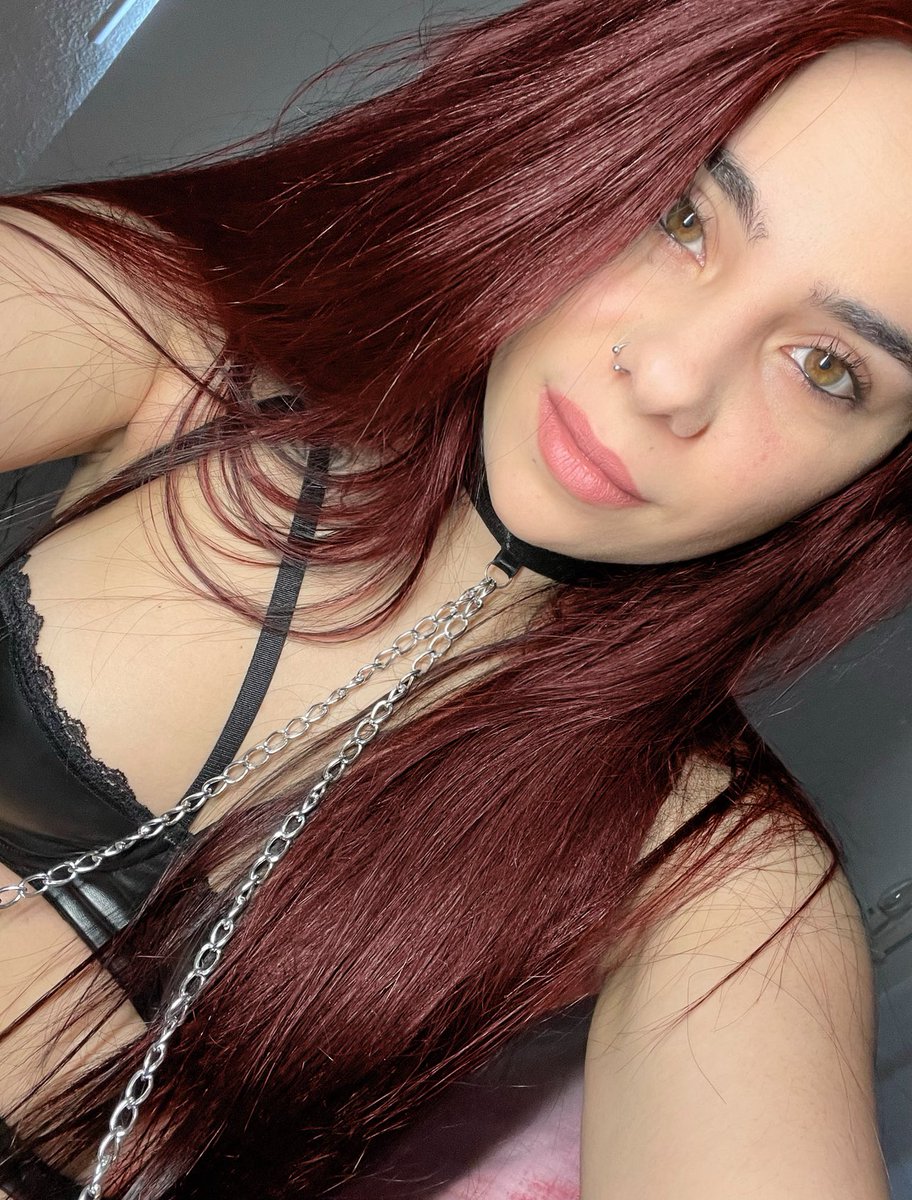 lucyloove96's tweet photo. No sabes lo mal que puedo hacértelo pasar ‼️‼️Quieres saberlo? 🐶 . Arrodíllate ante tu Diosa y suplícalo . Tarea gratis😈.                                        Espero tu foto arrodillado ‼️‼️🧎‍♂️🫰🏻 
#findom #paypig #submissive #goddess https://t.co/jQ3m56EGFQ