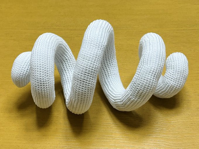 Aby_amigurumi's tweet photo. Xで三角関数の話題が出ていて思い出したのですが、
あみぐるみで過去に唯一、三角関数（三角比？）を使った作品がこちらになります。
事前に全ての目の増減を計算して作り出すことができました。
 #あみぐるみ https://t.co/iyuJGe2OoM