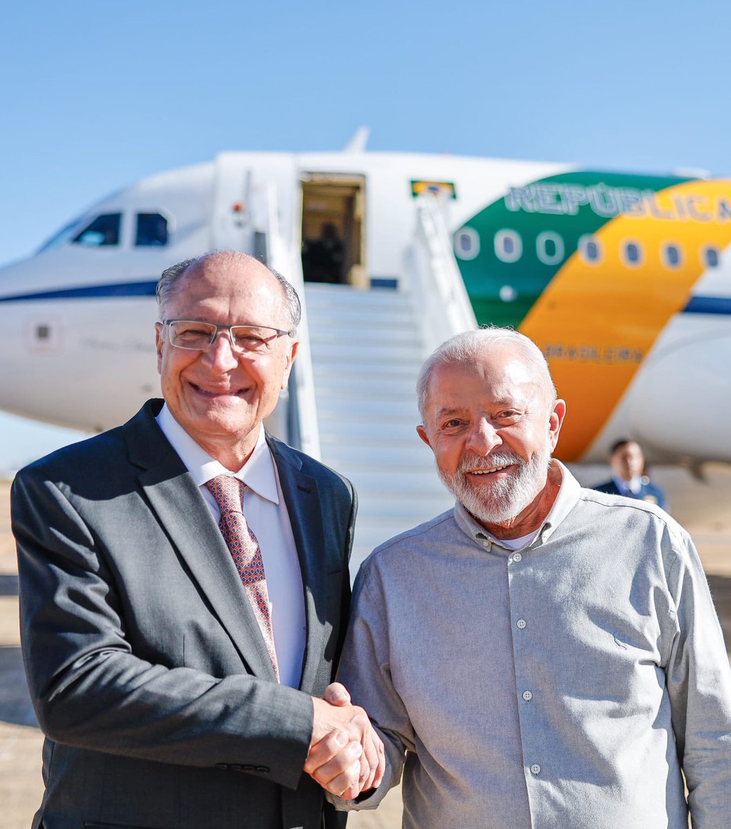 O presidente @LulaOficial viaja para a Guiana, onde participará do encerramento da 46ª Conferência de Chefes de Governo da Comunidade do Caribe (CARICOM), e para São Vicente e Granadinas, para a abertura da 8ª cúpula da Comunidade dos Estados Latino-Americanos e Caribenhos