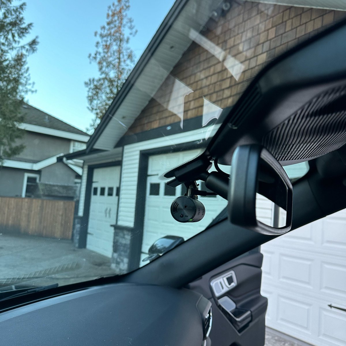 SafeDriveSolut1's tweet image. This #Thinkware F70 got a front #dashcam installed in their new #Ford #Explorer