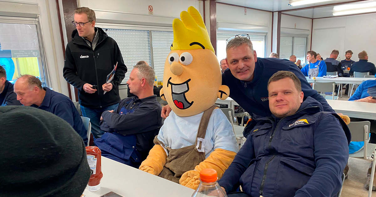 HenkvanHenF's tweet photo. Op dag 2 van de Henk &amp; Fred Wintertour hebben we de harde werkers van Pranger-Rosier Installaties, Breman Installatiegroep, Van Dorp en Installatiebedrijf Dick Sjabbens BV getrakteerd!

📸Bekijk alle foto's via: https://t.co/xcxuJKU7cQ

Hoofdsponsoren: Niko en CIMCO-Nederland https://t.co/4rKDbiBrBp