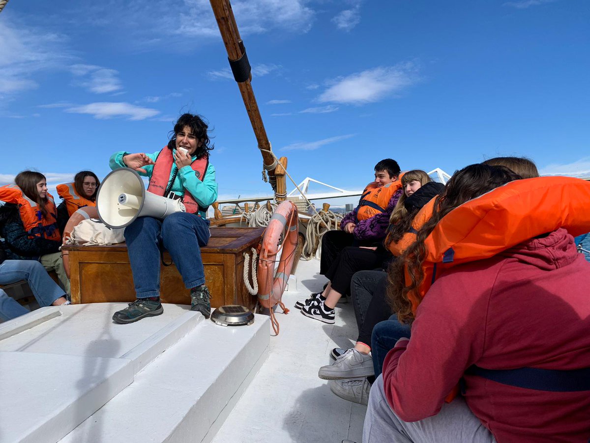 Sortida al Port Comercial de Barcelona: organitzada pel departament de socials on l’alumnat de 3r d’ESO ha realitzat un taller sobre el transport de mercaderies i una posterior vista en vaixell al port comercial de Barcelona.