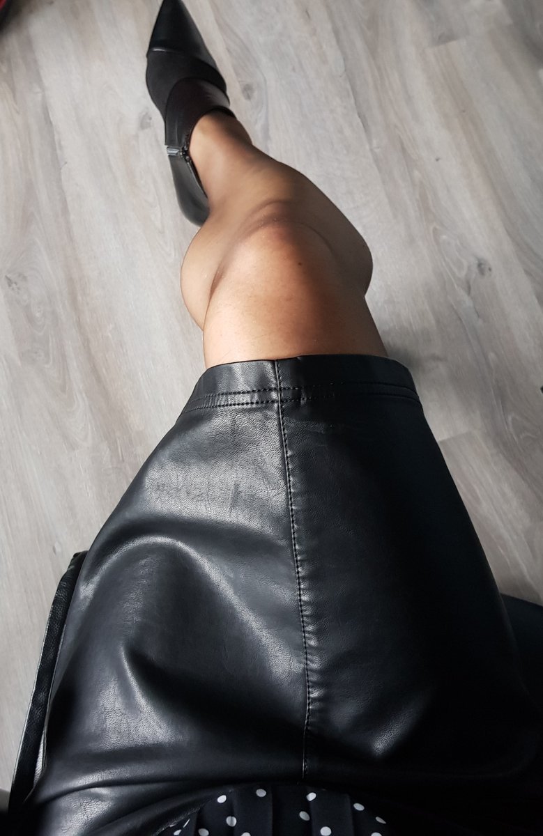 nicolamason84's tweet photo. Today's heels 👠 #heels #highheels #tights #stockingsandheels #stockings #hose #pantyhoseperfection https://t.co/753HCg6TrT