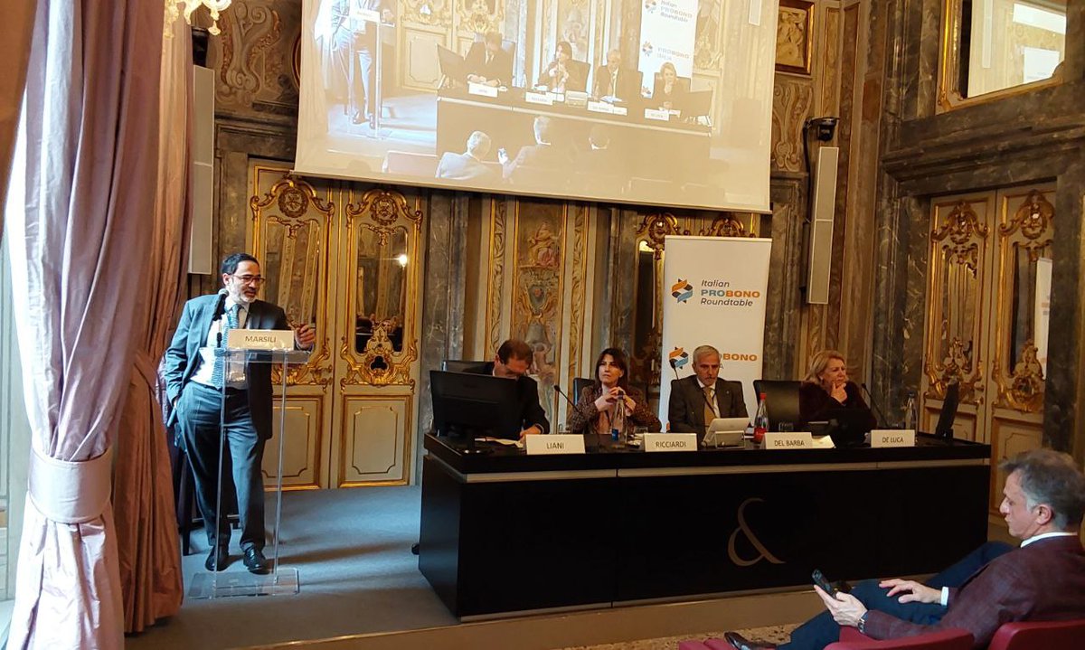 "Il limite della sostenibilità e della mancanza di norme è quello del #greenwashing. Cosa possiamo fare noi? Collaborare con gli enti del #TerzoSettore e creare come noi un team interno" - Giovanni Marsili, studio Gianni&amp;Origoni

#ProBonoItalia49RT