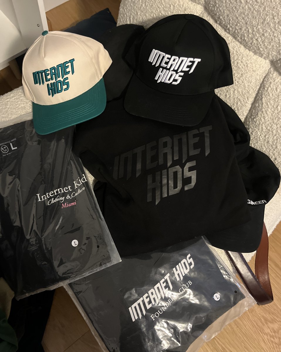 New fav brand: Internet Kids.

I've been selling stuff on the internet since I was like 12. 

The second I heard "Internet Kid", I was like that is 100% me.

Thanks for the merch <a href="/internetkidsclo/">Internet Kids</a> <a href="/harryswalesbiz/">Harry Swales</a>!  

Wearing it everywhere I go 😈
