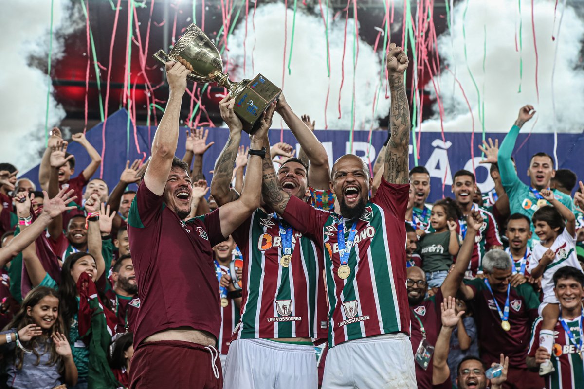 FluminenseFC's tweet photo. Há cinco anos, Nino, o capitão da conquista da @LibertadoresBR era anunciado pelo Flu. Era o início de uma trajetória de 246 jogos, 14 gols e o bicampeonato carioca, além, é claro, da #GloriaEterna. Toda a nossa gratidão e carinho, Ídolo! ❤️💚 https://t.co/v8tpksuxmY