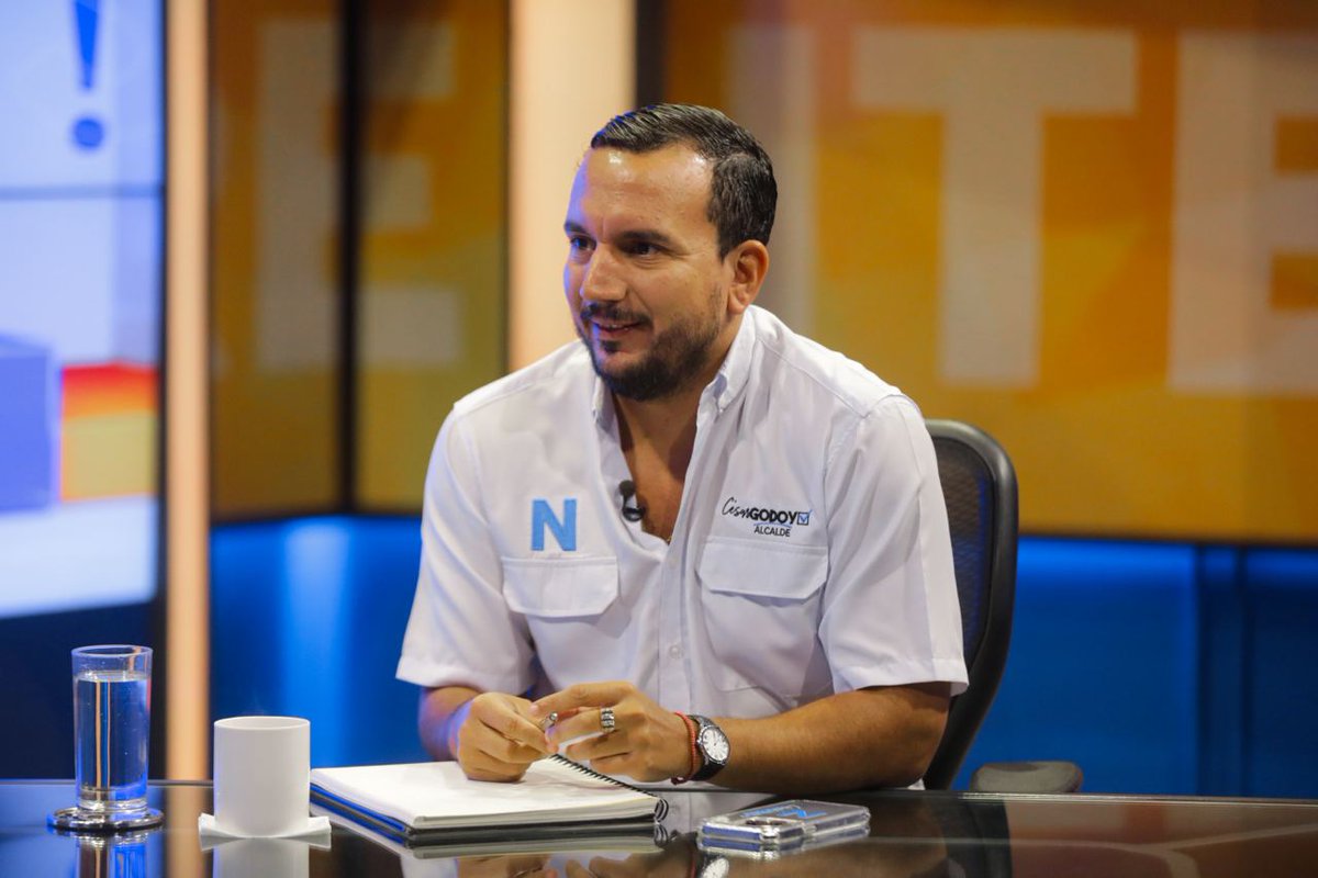 politicaestereo's tweet photo. #CesarGodoy || El candidato de @nuevasideas, @CesarGodoyNi, dijo que durante su gestión en Zaragoza gestionó $180 millones de inversión para ese municipio, generó unos 7 mil empleos y hay más  de mil estudiantes becados em formación superior. "Esto mismo lo vamos a replicar en La Libertad Costa", afirmó en entrevista televisiva.