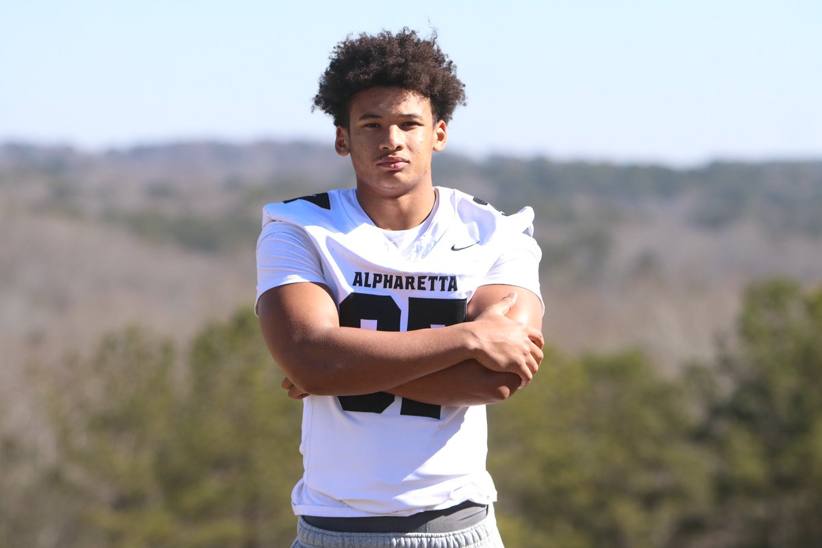 Four-star EDGE Julius Holly has seen his recruitment take off. Georgia has remained in the picture despite not extending an offer. Holly will return to Athens this spring for a visit. #GoDawgs Story: on3.com/teams/georgia-…