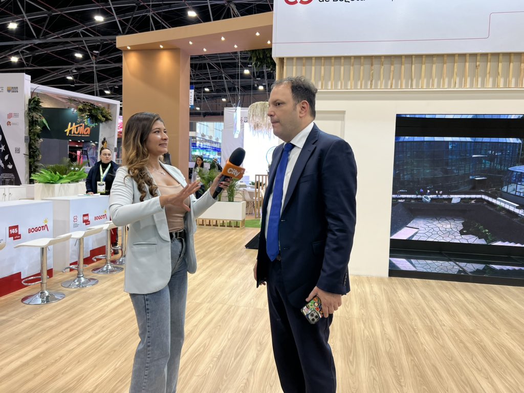 AnSANTAMARIA's tweet photo. #EnVico Desde el corazón de @CorferiasBogota, estamos en directo para @Citytv 🎥 Acompáñanos mientras hablamos del espectacular stand de @Bogota que de la mano de @IDTBogota presentaremos en @AnatoNacional. !Descubre todo lo que tenemos preparado para ti! https://t.co/8jmMJDDQ5j