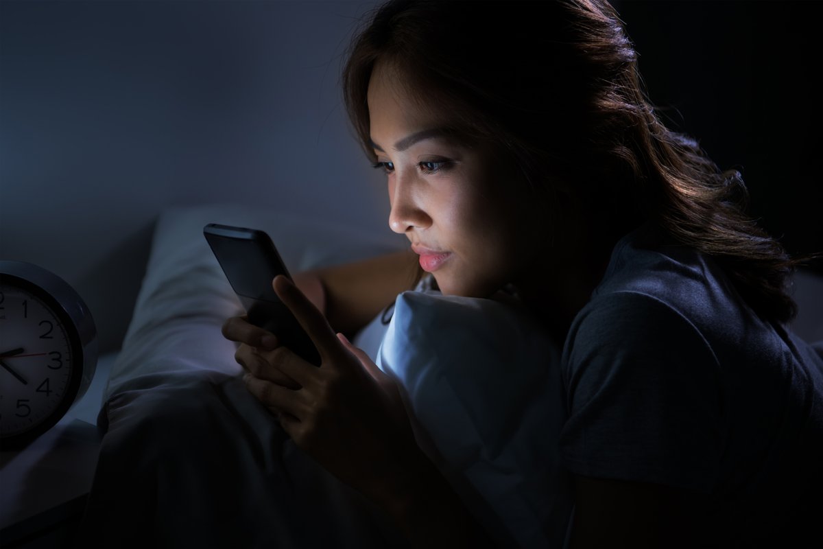 When it comes to smartphone “addiction” it matters more *how* you use your phone and how you feel when you *don’t* use it than the amount of time you spend looking at it, say #UofT Mississauga researchers: uoft.me/phone-addiction
