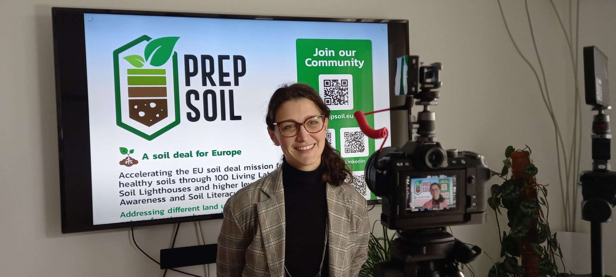 Snapshot of PREPSOIL behind the scenes, with @giucampod @openlivinglabs, preparing an interview on how #ENOLL is leading the work in developing business models for #livingbabs in🇪🇺across different #soil landuse types. Visit our #Livinglab map to find them prepsoil.eu/living-labs-an…