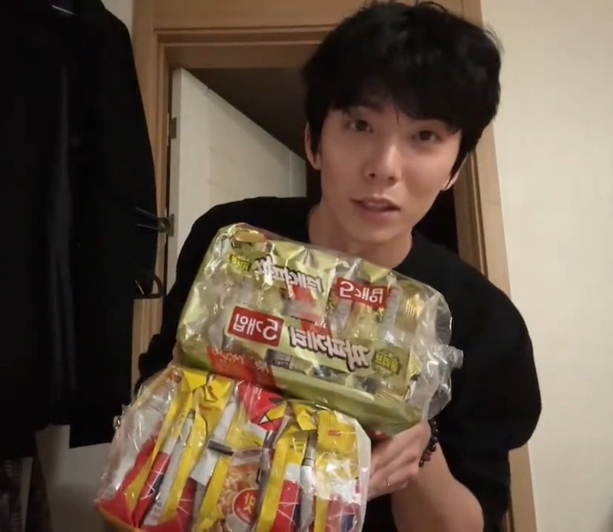 북디 tweet media