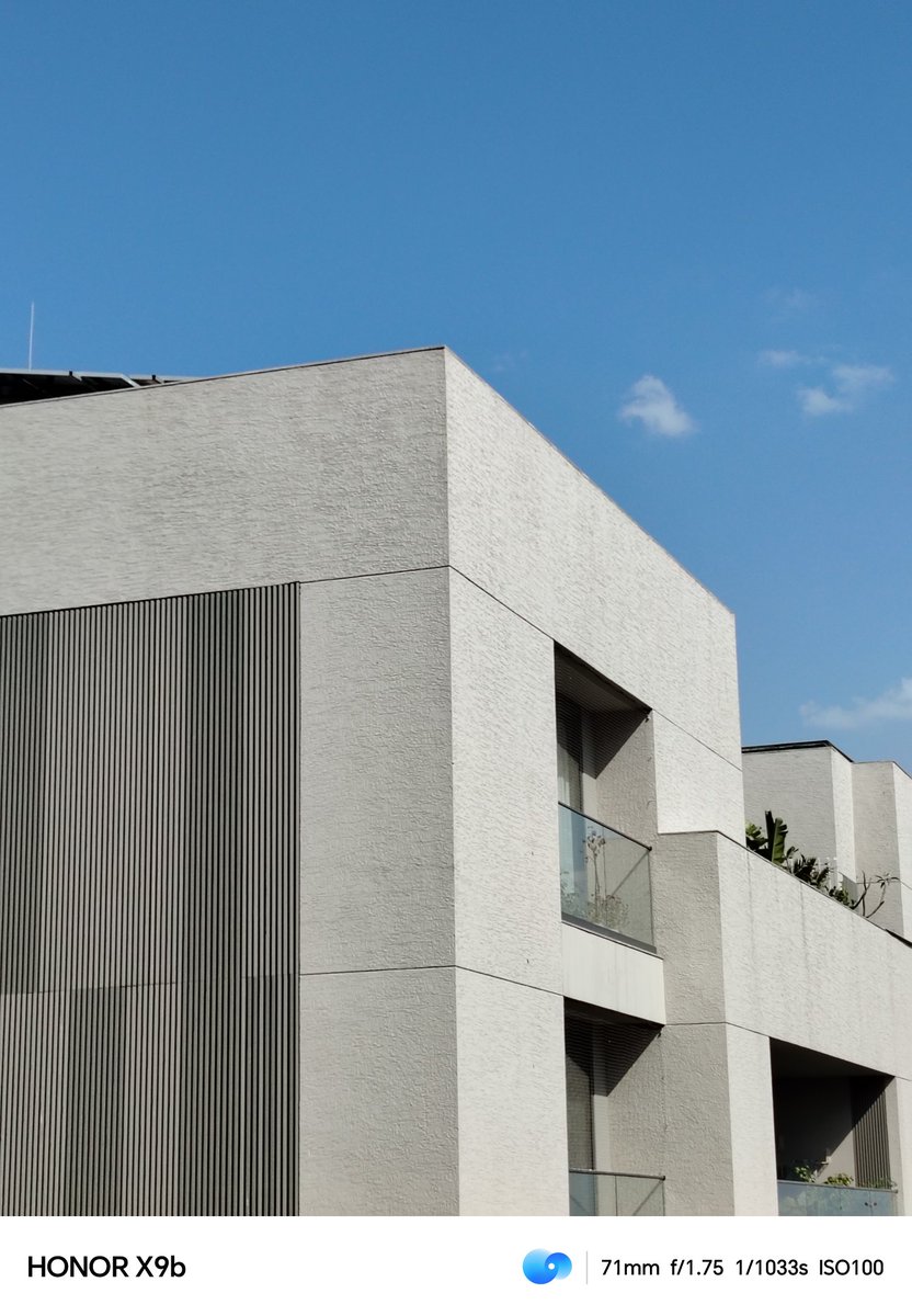 Captivating architectural details. 🏢

[Unedited photo directly from camera 📸] 

Shot on <a href="/explorehonor/">Explore HONOR</a>
#MagicNation Community

#HONORX9b #UnlockYoureXtraPower #eXtraordinary #eXtraDurable #eXtraSleek
#architechture #minimal #uveshgogda 

<a href="/MadhavSheth1/">Madhav Sheth</a> <a href="/ExploreHONOR/">Explore HONOR</a>