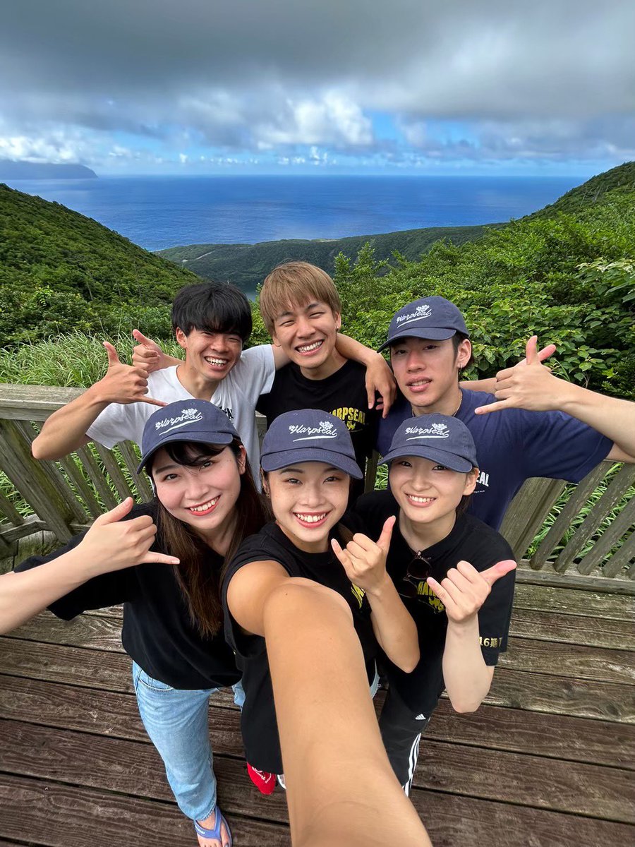 harpsealHosei's tweet image. 活動紹介④ いるかツアー🐬💖
御蔵島に行って野生のイルカと泳いできましたー！！
可愛いイルカたちが目の前をスイスイ泳いぎます👀
宿はとなりの三宅島で🌿島の観光も楽しんじゃいます😌
HARPSEALで一緒にいろんな生き物に会いにいきましょう🤙🏽🌺
#HARPSEAL #法政 #法政新歓 #法政サークル