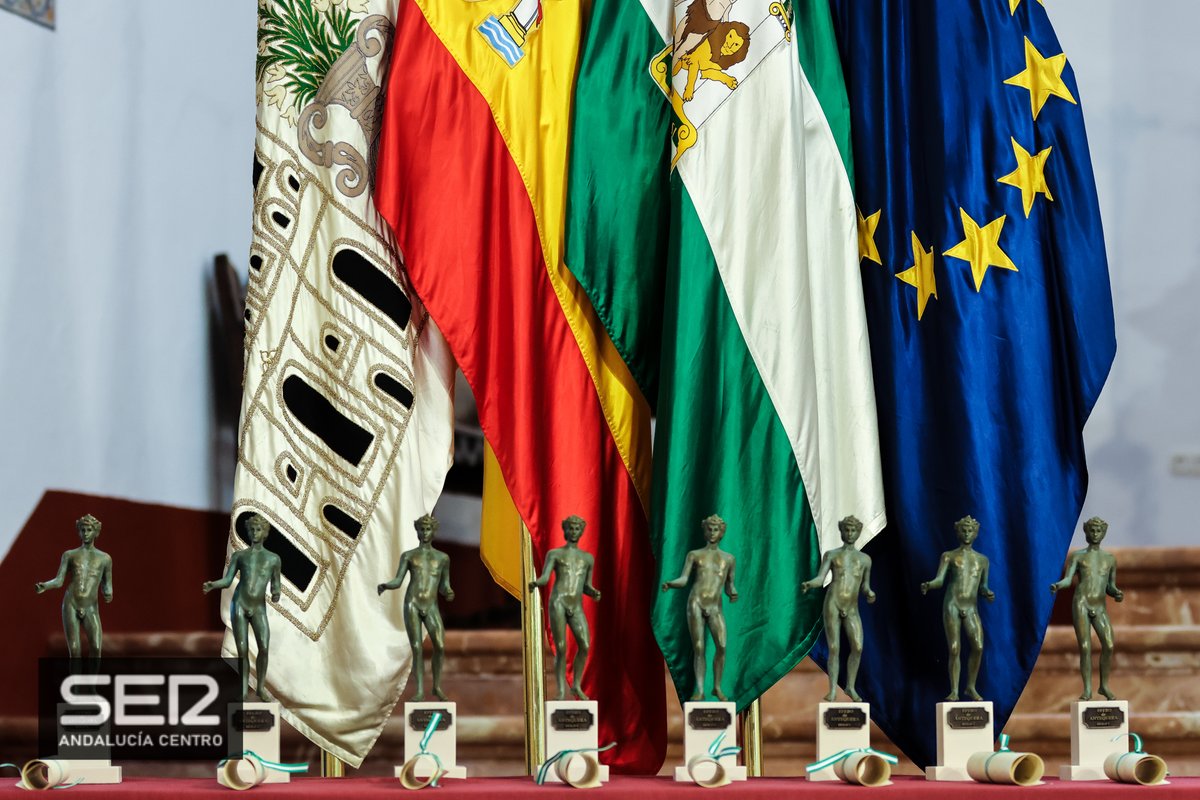 SER_Antequera's tweet photo. 📸 FOTOGALERÍA | Las imágenes del acto de entrega de los premios 'Efebo de Antequera' de 2024 con motivo del #DíadeAndalucía 

➡️ https://t.co/7EJIVPk65k https://t.co/ZWSDAQXNzm