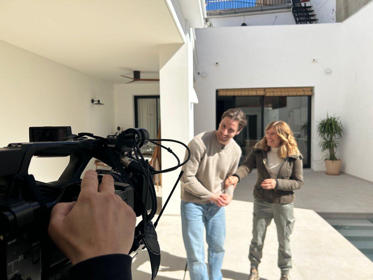 Preparant cosetes amb <a href="/apunt_media/">À Punt</a>.🎥
Moltes gràcies <a href="/melubort/">Carmen Bort</a> per comptar amb mi.💚

#PUCHOLPILOTARI ⚾️
<a href="/Imedes/">Imedes</a> <a href="/Gesmed/">Gesmed</a> <a href="/WitsCompany/">Wits Company</a>