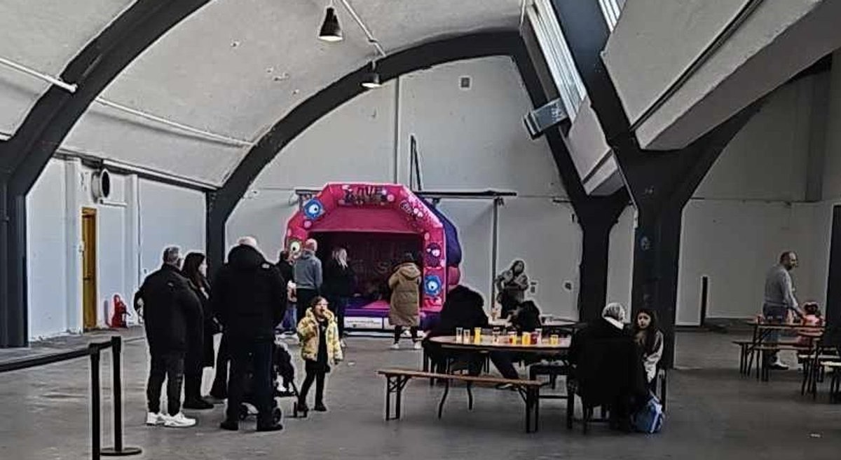 haaaniel1's tweet photo. Hoy en vainas que no creerías que pasaron si no las suben a Internet: IMAGINA PAGAR 45$ POR UNA EXPERIENCIA VISITANDO LA FABRICA DE CHOCOLATE DE WILLY WONKA Y QUE LA VAINA SEA ESTO HILO+ https://t.co/DpAmk3O9QS