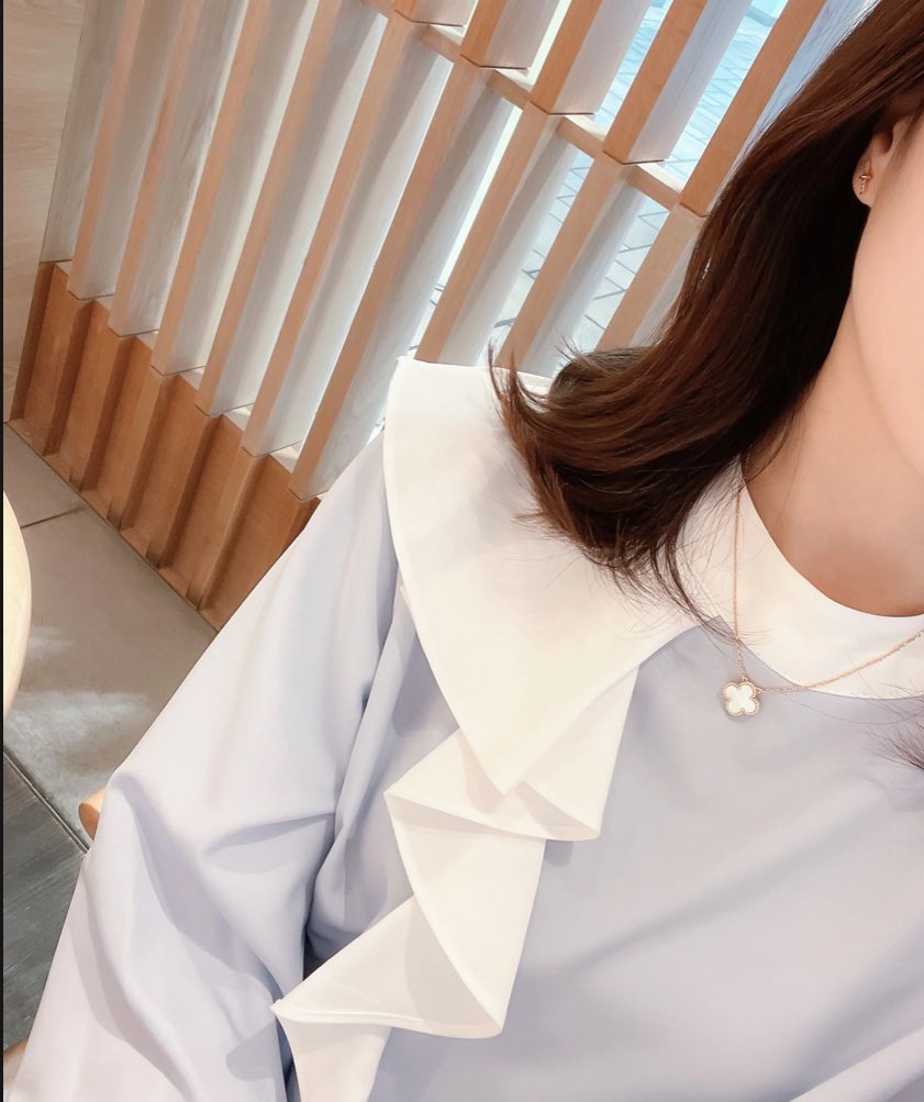 dainomop's tweet photo. どちらも気になっています🥺🌸
front button op
front frill blouse
#ENEU https://t.co/WXsiuXKsAh