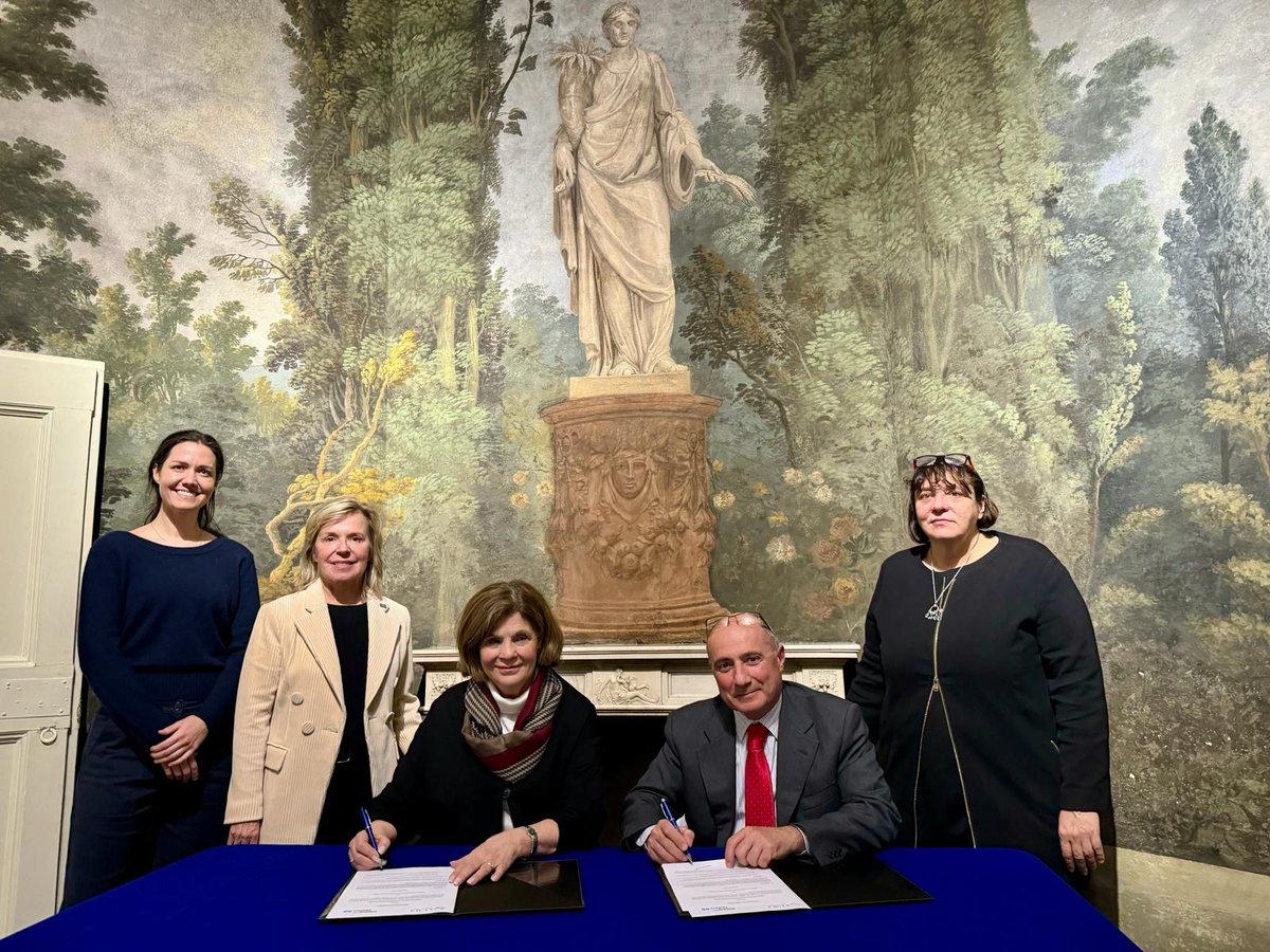 Delegazione del Québec in Italia (@quebecitalia_it) on Twitter photo In occasione della missione della ministra <a href="/M_Biron/">Martine Biron</a>, è stata firmata l'intesa tra <a href="/Alma_School/">Alma Scuola Cucina</a> e l'ITHQ, alla presenza dell'Assessore della <a href="/RegioneER/">Regione Emilia-Romagna</a> Paola Salomoni e di Jessica Rosval, chef quebecchese nominata nel 2021 cuoca dell'anno in Italia.
<a href="/MRIF_Quebec/">Relations internationales du Québec</a>
<a href="/Laurence_FL/">Laurence Fouquette</a> In occasione della missione della ministra <a href="/M_Biron/">Martine Biron</a>, è stata firmata l'intesa tra <a href="/Alma_School/">Alma Scuola Cucina</a> e l'ITHQ, alla presenza dell'Assessore della <a href="/RegioneER/">Regione Emilia-Romagna</a> Paola Salomoni e di Jessica Rosval, chef quebecchese nominata nel 2021 cuoca dell'anno in Italia.
<a href="/MRIF_Quebec/">Relations internationales du Québec</a>
<a href="/Laurence_FL/">Laurence Fouquette</a>