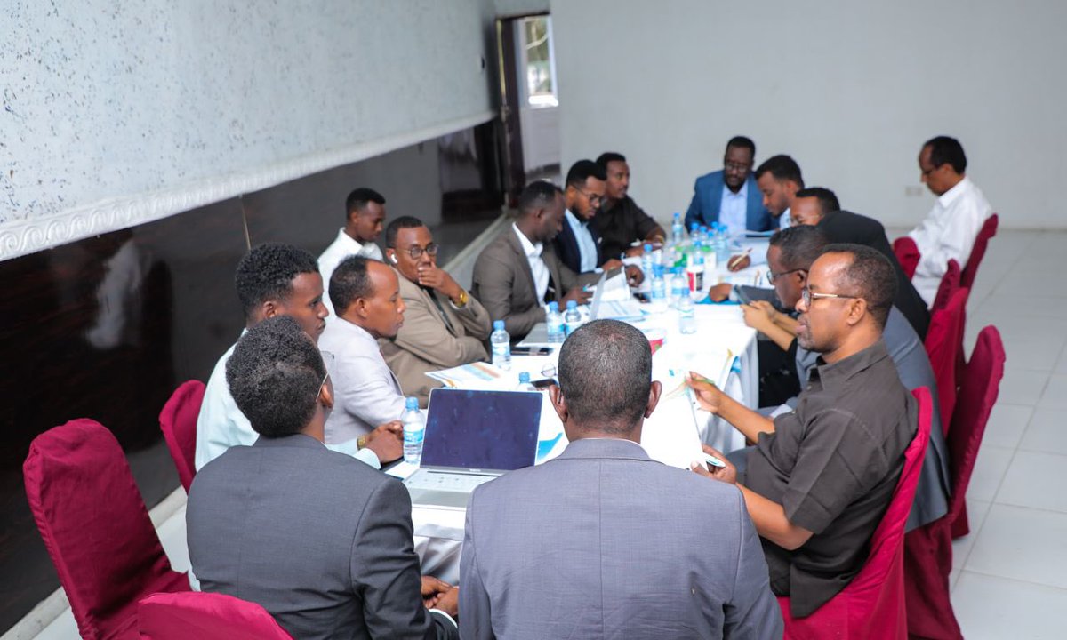 OC_Constitution's tweet image. On the second day of the National consultative meetings with FMS on proposed amendments, representatives from FMS, BRA &amp;amp; SSC-Khatumo had productive discussions on Chapters 1-4. Groups will present recommendations &amp;amp; findings tomorrow.
#ConstitutionalReviewProcess