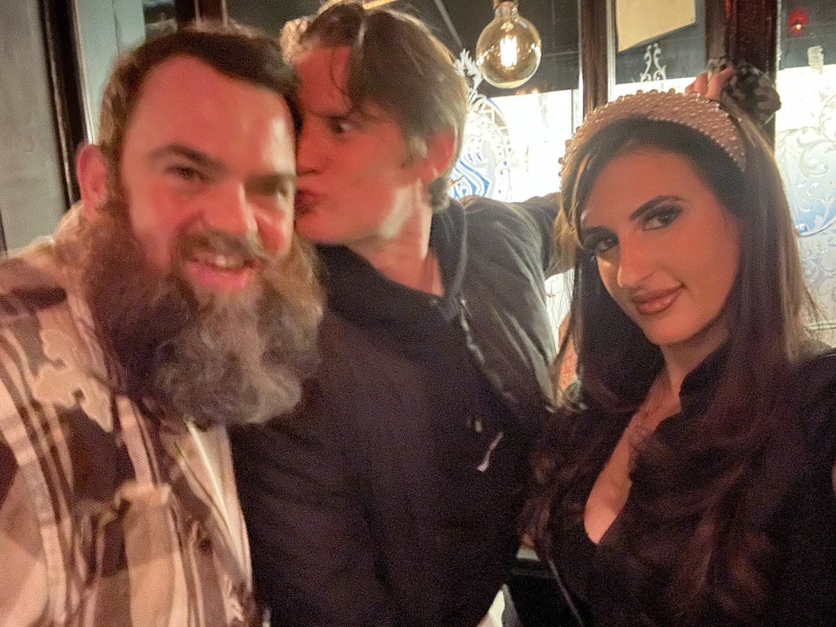 Smithy you legend, 
What a man, what a friend, what a performance! 
Beautiful evening with beautiful people ❤️ 
Leianna xo
#anenemyofthepeople