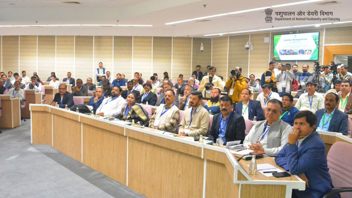 Director, IGFRI, @drvijay777, as keynote speaker, highlighted 'Recent Innovations in Fodder Production, Conservation & Utilization for Sustainable Livestock Production' in the Fodder Symposium organised today by DAHD, Min. of FAHD, at Vigyan Bhawan, New Delhi. @icarindia @PRupala