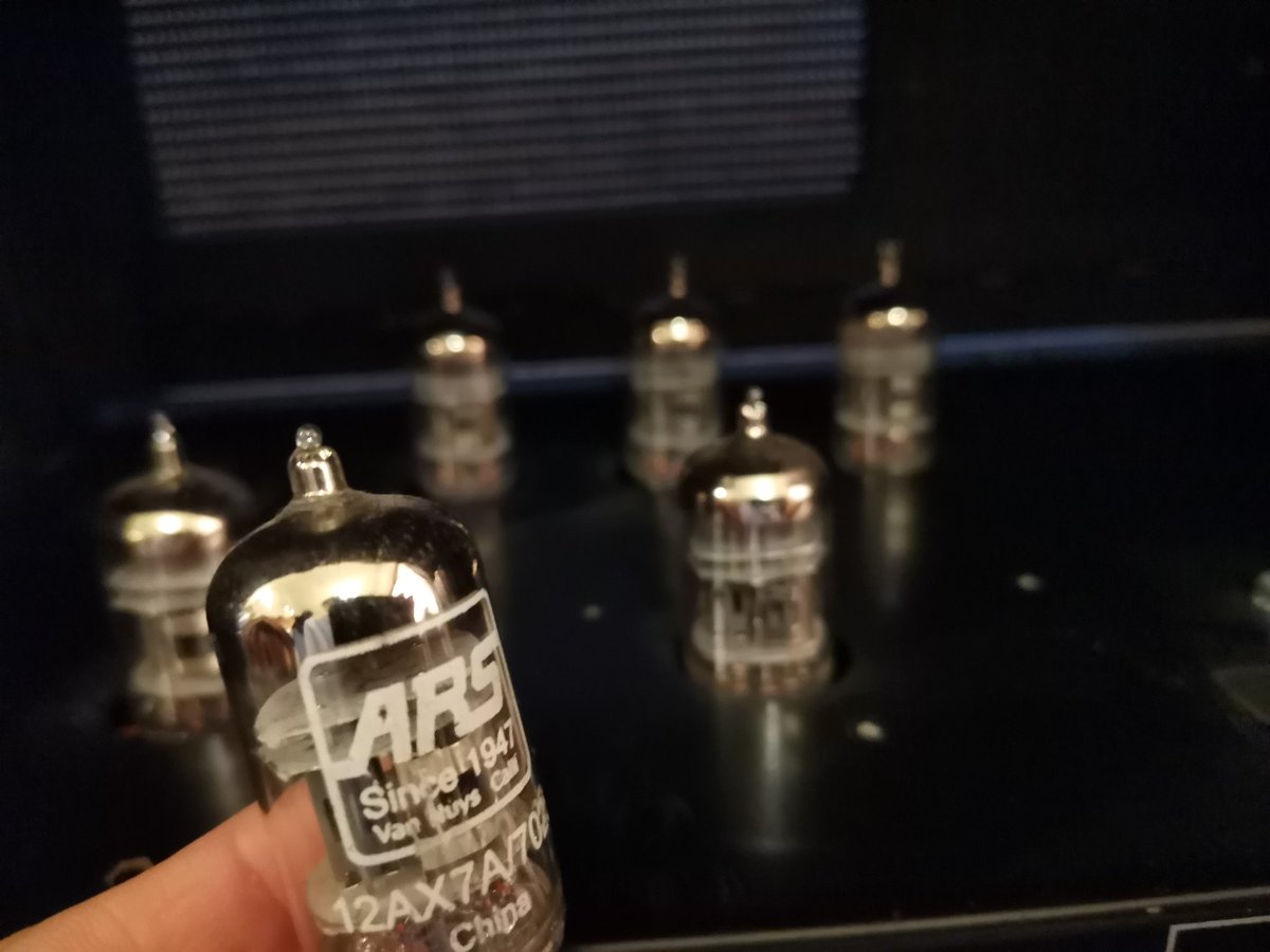 underflow_hon1's tweet image. 久々に自分のアンプを掃除しました、シャーシは外さなかったけど裏パネあけてホコリ取り
#Uberschall
#EL34 J/J  #12AX7 ARS