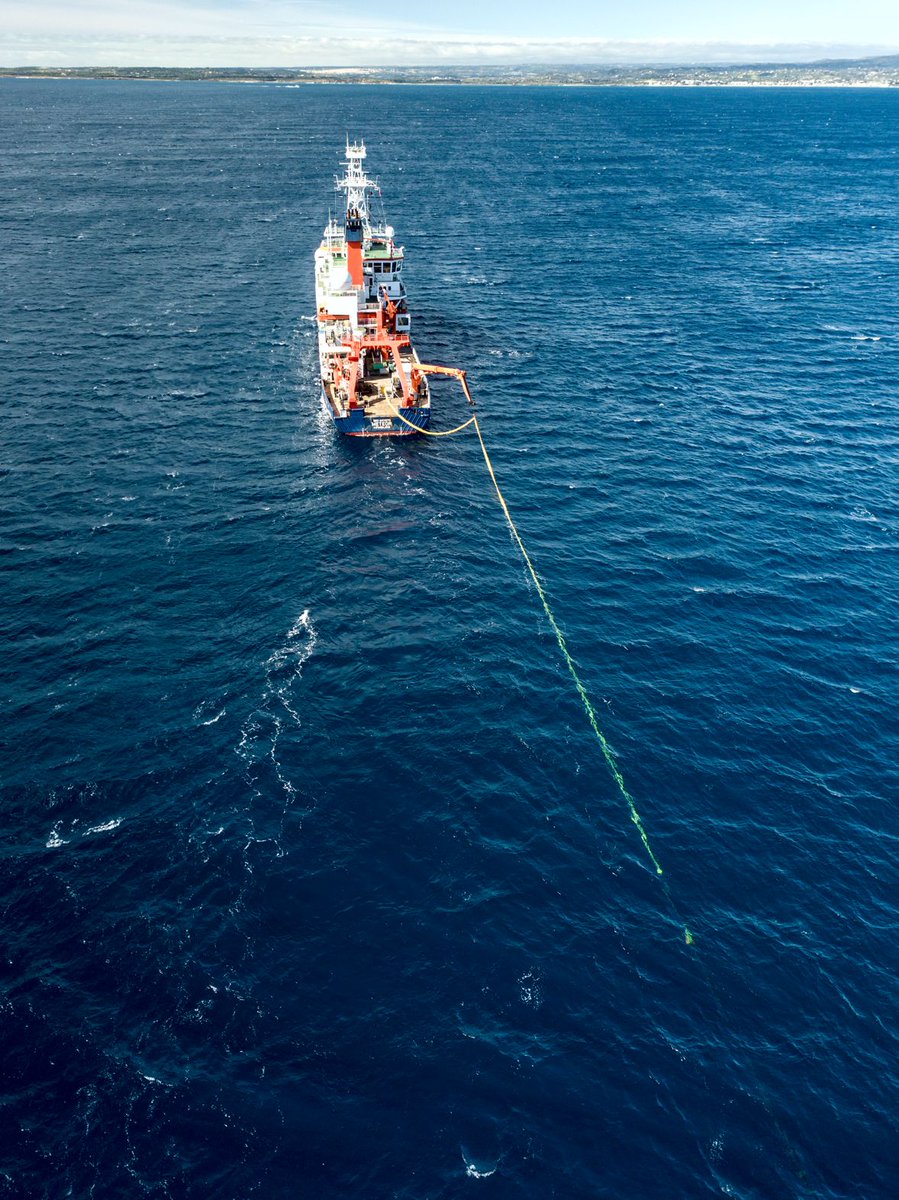 To map the erosional and depositional landforms linked to the Zanclean megaflood, nowadays buried offshore of SE Sicily, we are using a Sparker source and 600 m long streamer that is provided and deployed by Prof. Dr Christian Huebscher and his team at the University of Hamburg.