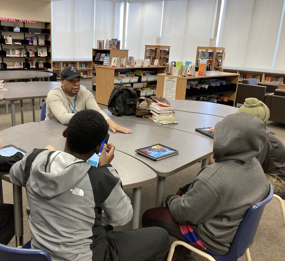 Working with students ⁦<a href="/SunnyViewMS/">Sunny View MS</a>⁩ on their documentary project. We had really powerful poetry presentations inspired by ⁦<a href="/kevinheronjones/">Kevin heronJones</a>⁩ and the students are making a short film about their experiences.