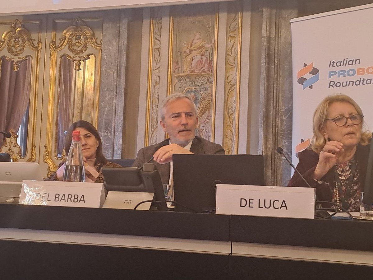 "I temi del social e #greenwashing diventano importanti: tutti vogliono poter dire del proprio impatto. Chi definisce la metrica e premia? Qui si annidano i rischi: perché non siamo ancora pronti. Nessuno lo è" -  Mauro del Barba di <a href="/assobenefit/">assobenefit</a>

#ProBonoItalia49RT <a href="/emmedibi/">Mauro Del Barba</a>