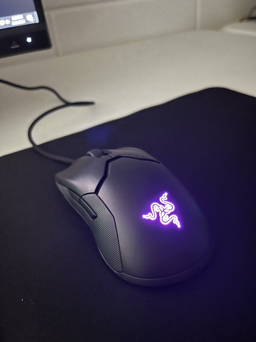Cville_Esports's tweet image. Next on our esports #hardwarecheck is our @Razer Viper Mouse! Top quality and students have loved them so far! We&apos;re just scratching the surface of software customization with these, but we&apos;re impressed for sure 👌 #esports #gaming #TNesports #godragonsgo