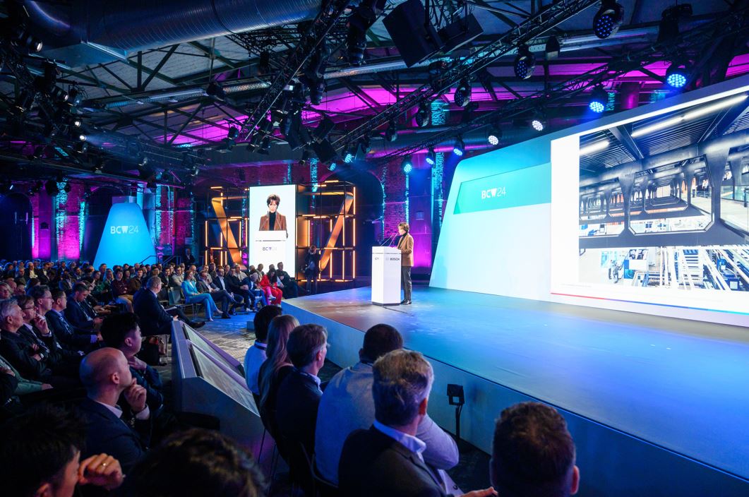 At the start of this year's Bosch ConnectedWorld #BCW24, CEO Nicola Leibinger-Kammüller spoke after @BoschPress CEO Stefan Hartung. She urges politicians to be more open to technology and emphasizes the importance of AI. The entire keynote ➡️ bit.ly/3USD20Z