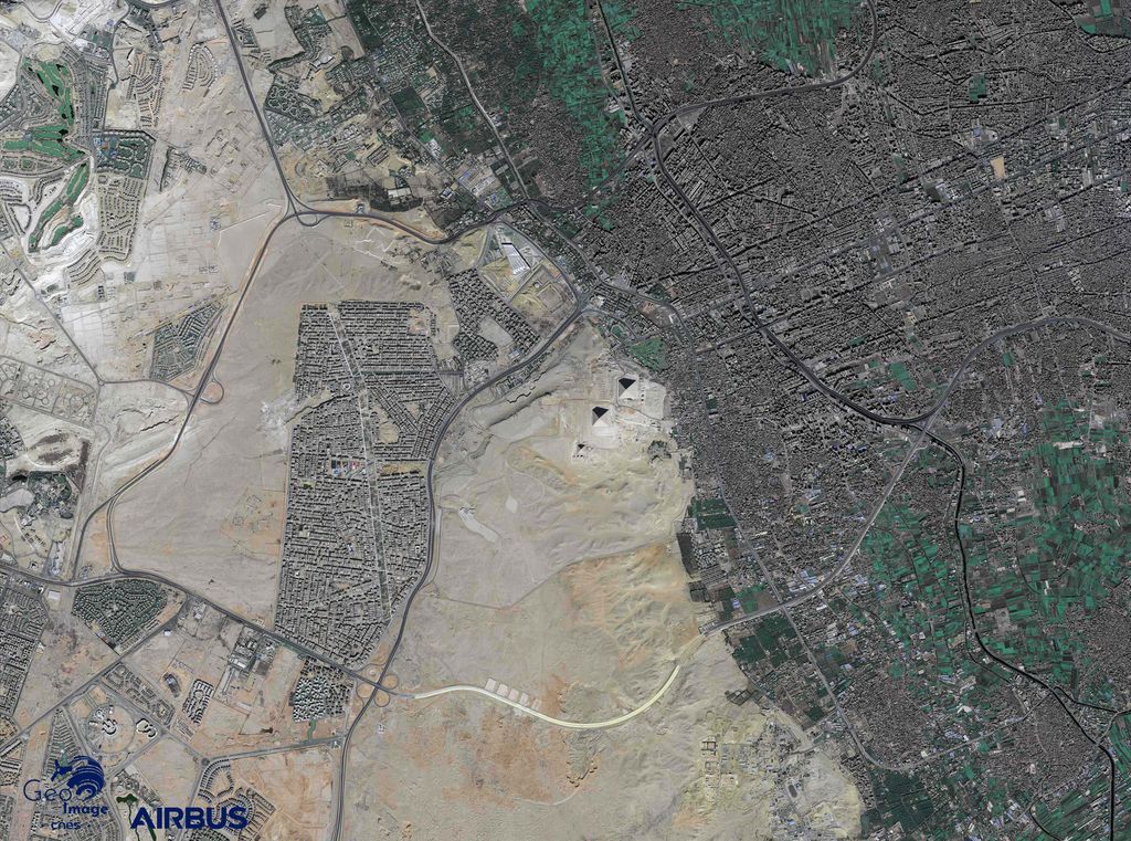 [DOSSIER] ÉGYPTE - LES PYRAMIDES DE GIZEH : UN HAUT LIEU DU PATRIMOINE MONDIAL, ENTRE PRESSIONS URBAINES ET TOURISTIQUES Merveille du monde | Mégapole en expansion | Banlieue | Tension entre histoire et modernité | Tourisme | Monde des morts et des vivants buff.ly/49vWXHC