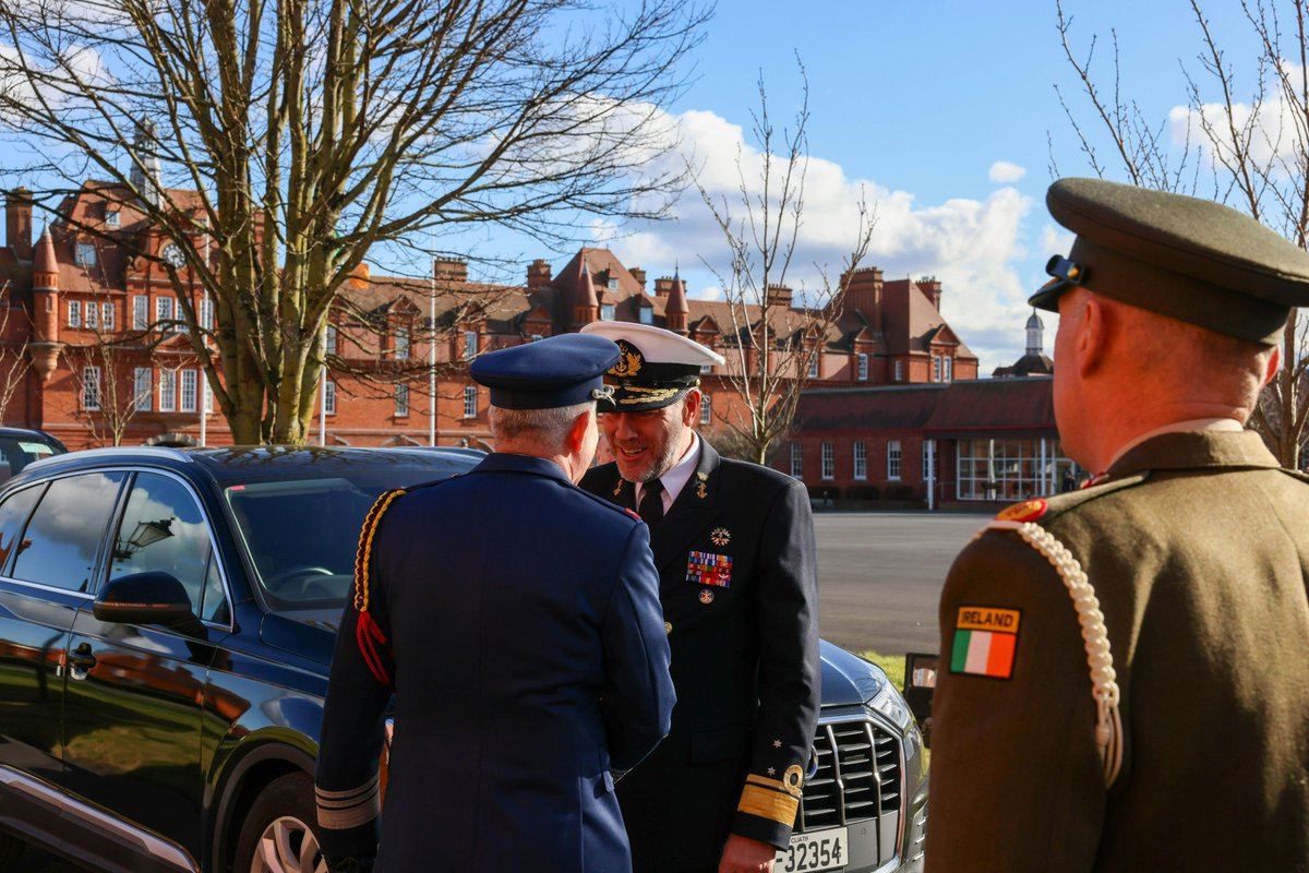 CMC_NATO's tweet photo. I was in 🇮🇪 at the invitation of its Chief of Defence, LTG Clancy to discuss #Ireland’s ongoing cooperation with #NATO.

For the last 25 years, we have proven that neutrality does not mean isolation as we continue to work on issues that concern us all.

📖https://t.co/A0UVcU2bTC https://t.co/4Gm5i1ae0V