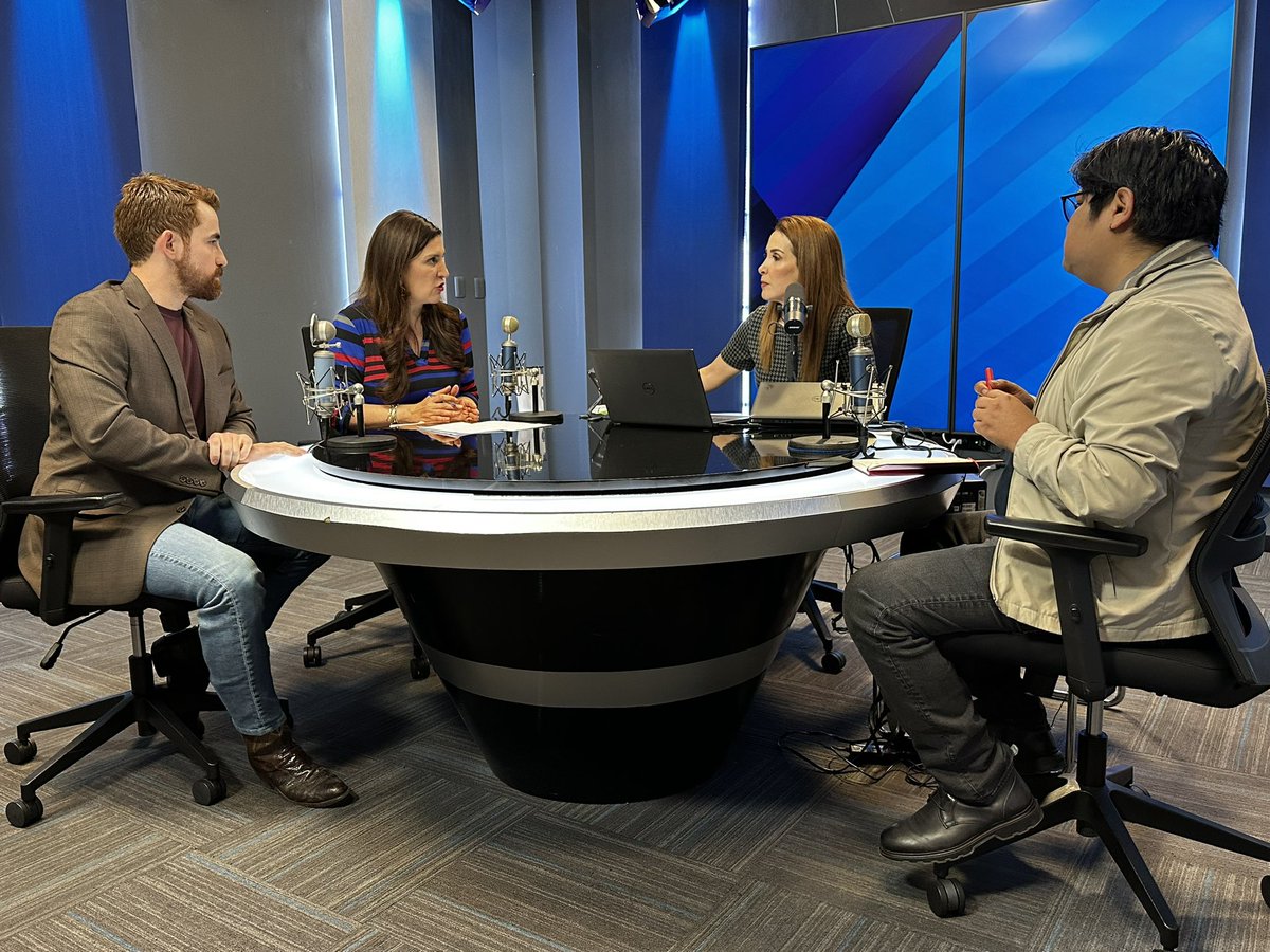 <a href="/gibranrr/">Gibrán Ramírez Reyes🖋</a> <a href="/CantuMauricio/">Mauricio Cantú</a> “175 mil asesinatos y la víctima es López Obrador, graban a Pío recibiendo dinero y el perseguido es el periodista… la gente en el Zócalo estaba diciendo estamos cansados de este gobierno. Obrador va a pasar a la historia como un narco presidente”: <a href="/kenialopezr/">Dra. Kenia López Rabadán</a> #AzucenaxFórmula