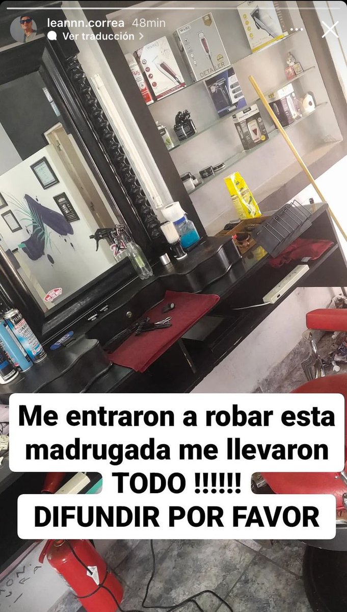 NoeCorre8's tweet photo. Gente, anoche al rededor de las 5 de la mañana entraron a robar en la peluquería de Lean, CHACO Y STRENITZ, y se llevaron todo! Maquinas/tijeras todas las herramientas que tenía de trabajo. 
ME AYUDARÍAN MUCHÍSIMO DIFUNDIENDO. 
TIENEN QUE APARECER!!!!!!! https://t.co/K9mHmvkyYS