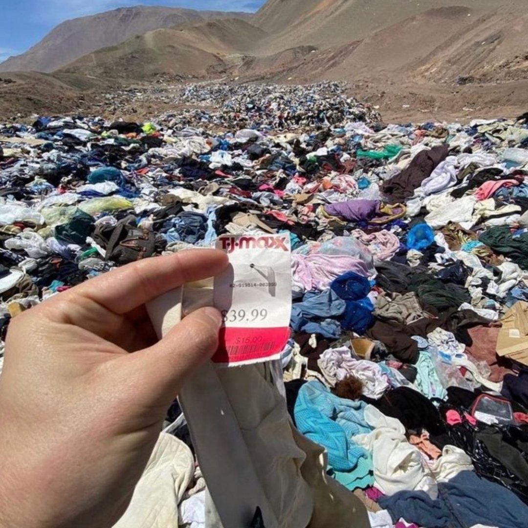 5gyres's tweet photo. Fast fashion IS plastic pollution. And chances are, it might end up here - Chile’s Atacama Desert - where an estimated 39,000 tons of clothes pile up every year. 👕
Instead of contributing to fast fashion pollution, #DoLessForThePlanet: https://t.co/dBffQCqY4T
📸: @jasonmayne https://t.co/wMpfuchz7x